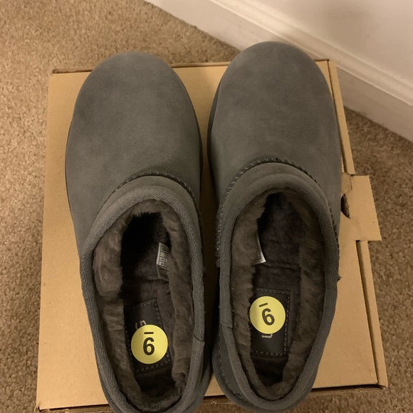 UGG Women's Charcoal Slippers - Picture 4 of 9